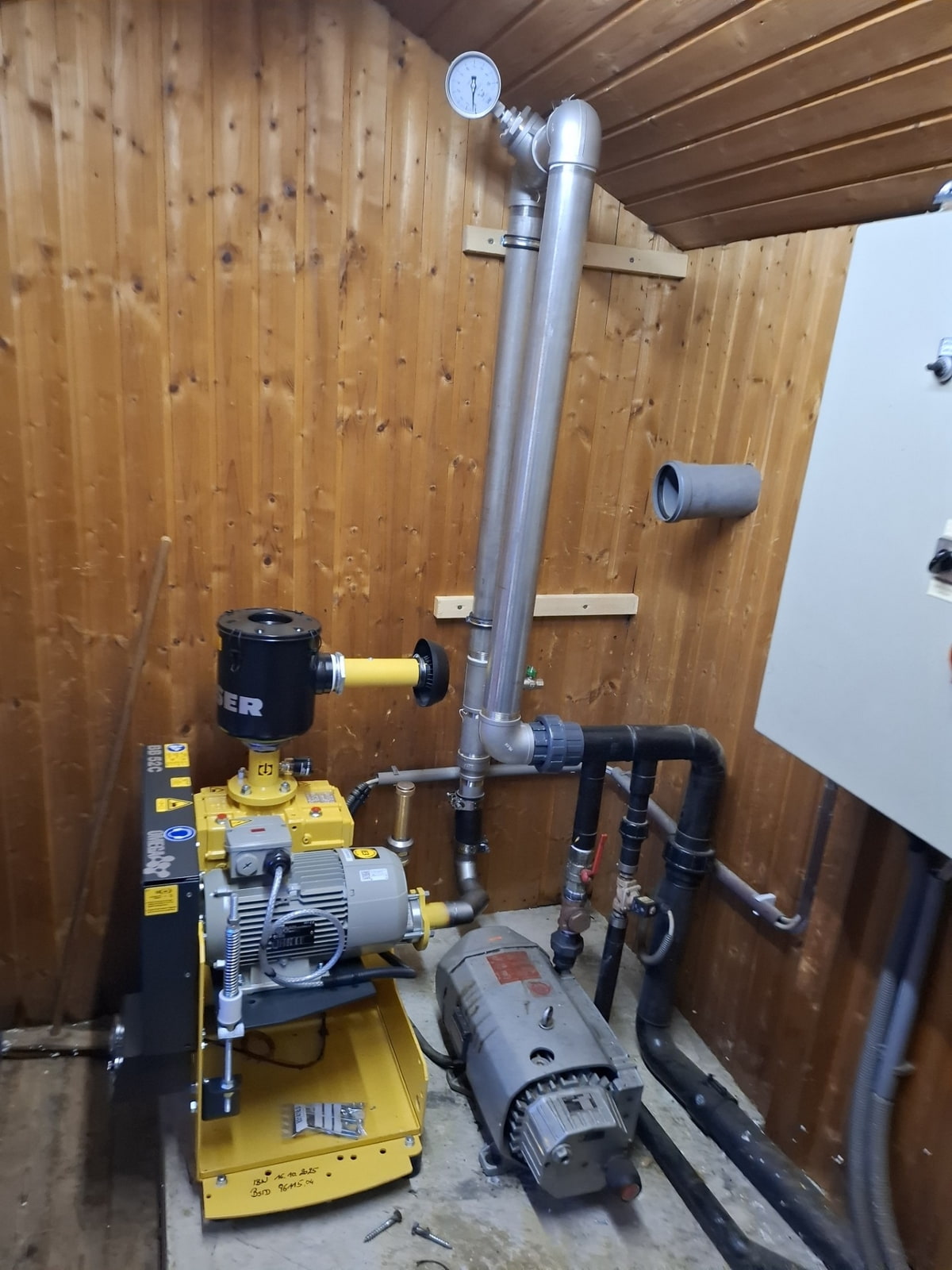 Foto neuer Verdichter mit Reservemotor alt